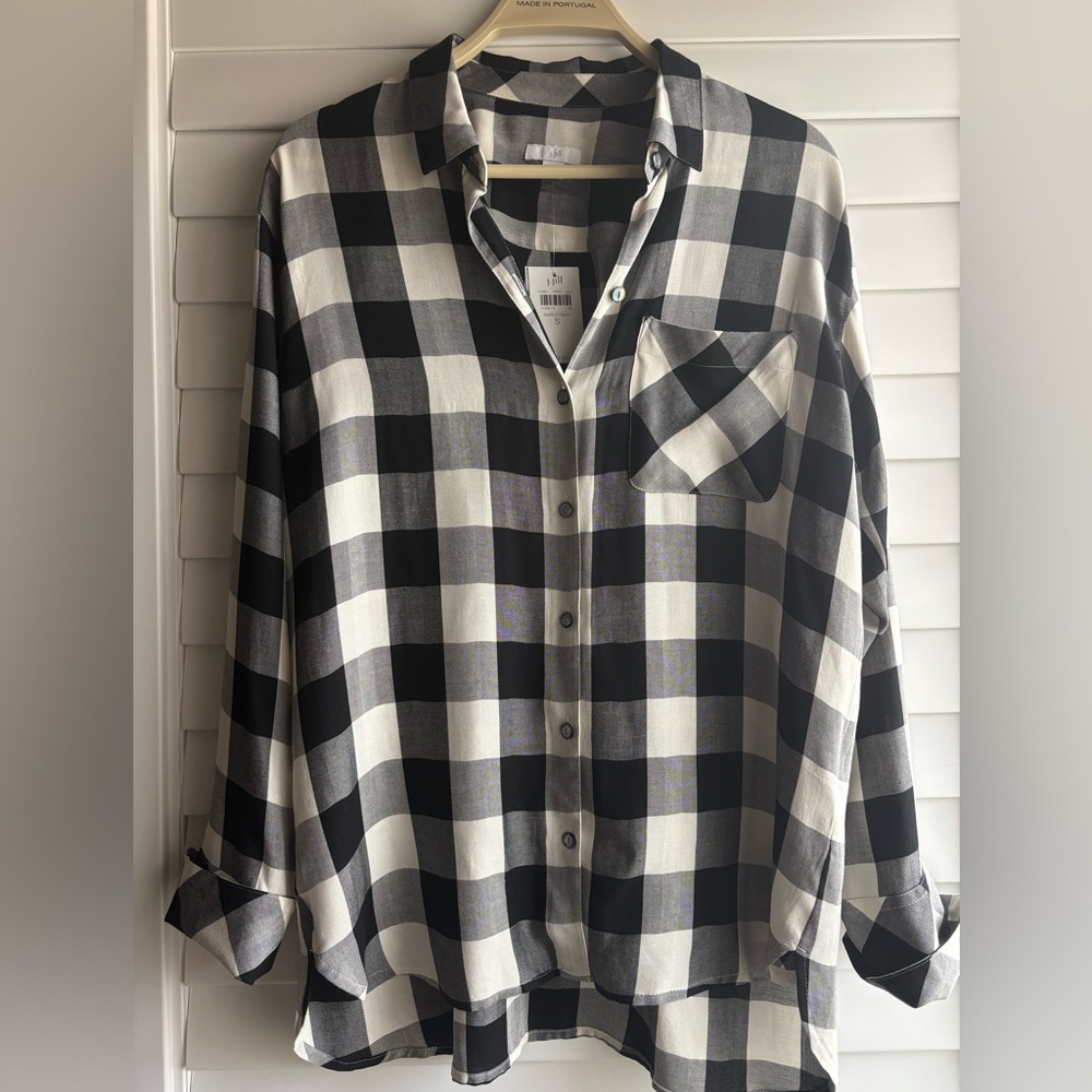Black & White Buffalo Check Women’s Button-Up Shirt